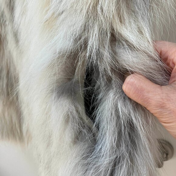 NWT Wolfie Furs Beige Coyote GENUINE FUR mid-length vest SZ S more like M 6 or 8 - Picture 3 of 7